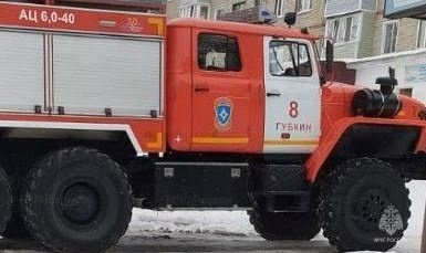 Спасатели МЧС России приняли участие в ликвидации ДТП в городе Губкин Губкинского городского округа на улице Раевского