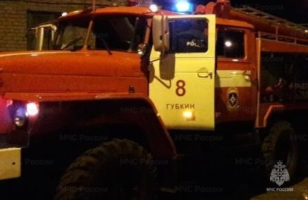 Спасатели МЧС России приняли участие в ликвидации ДТП в городе Губкин на улице Белгородская