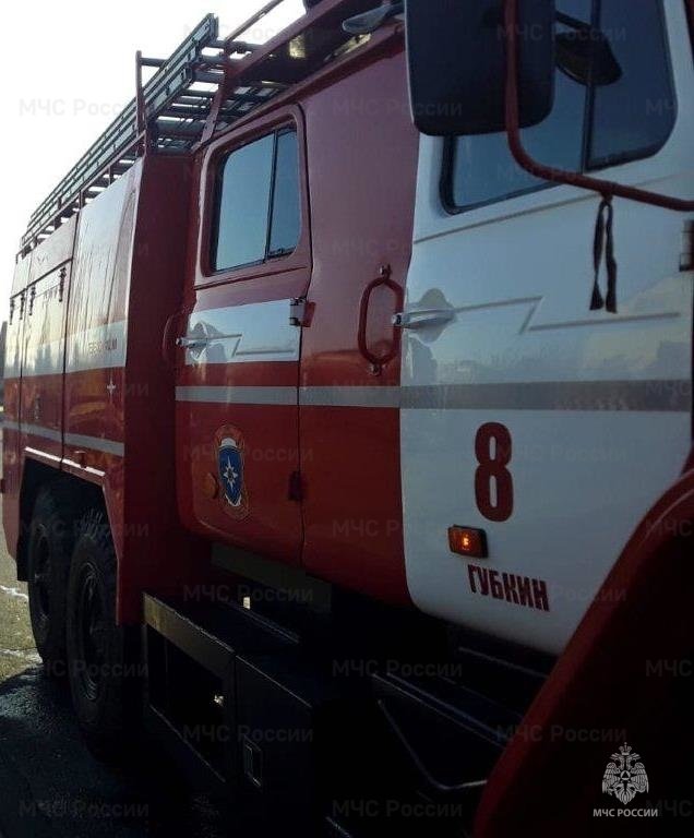 Спасатели МЧС России приняли участие в ликвидации ДТП в городе Губкин на улице Комсомольская
